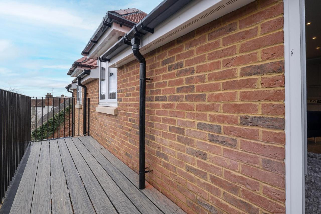 2 Bedroom Penthouse With Parking High Wycombe By 360Stays Bagian luar foto