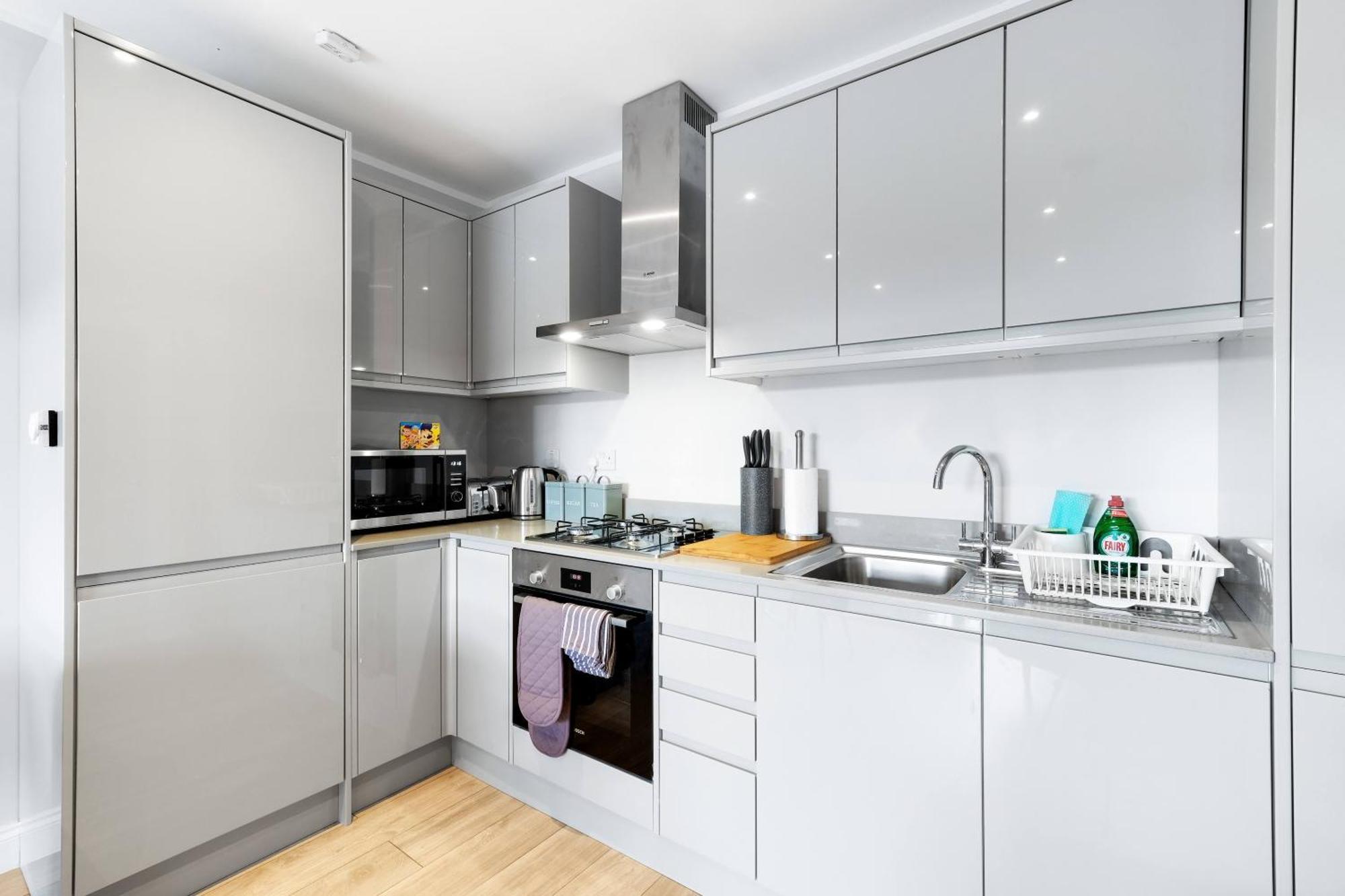 2 Bedroom Penthouse With Parking High Wycombe By 360Stays Bagian luar foto