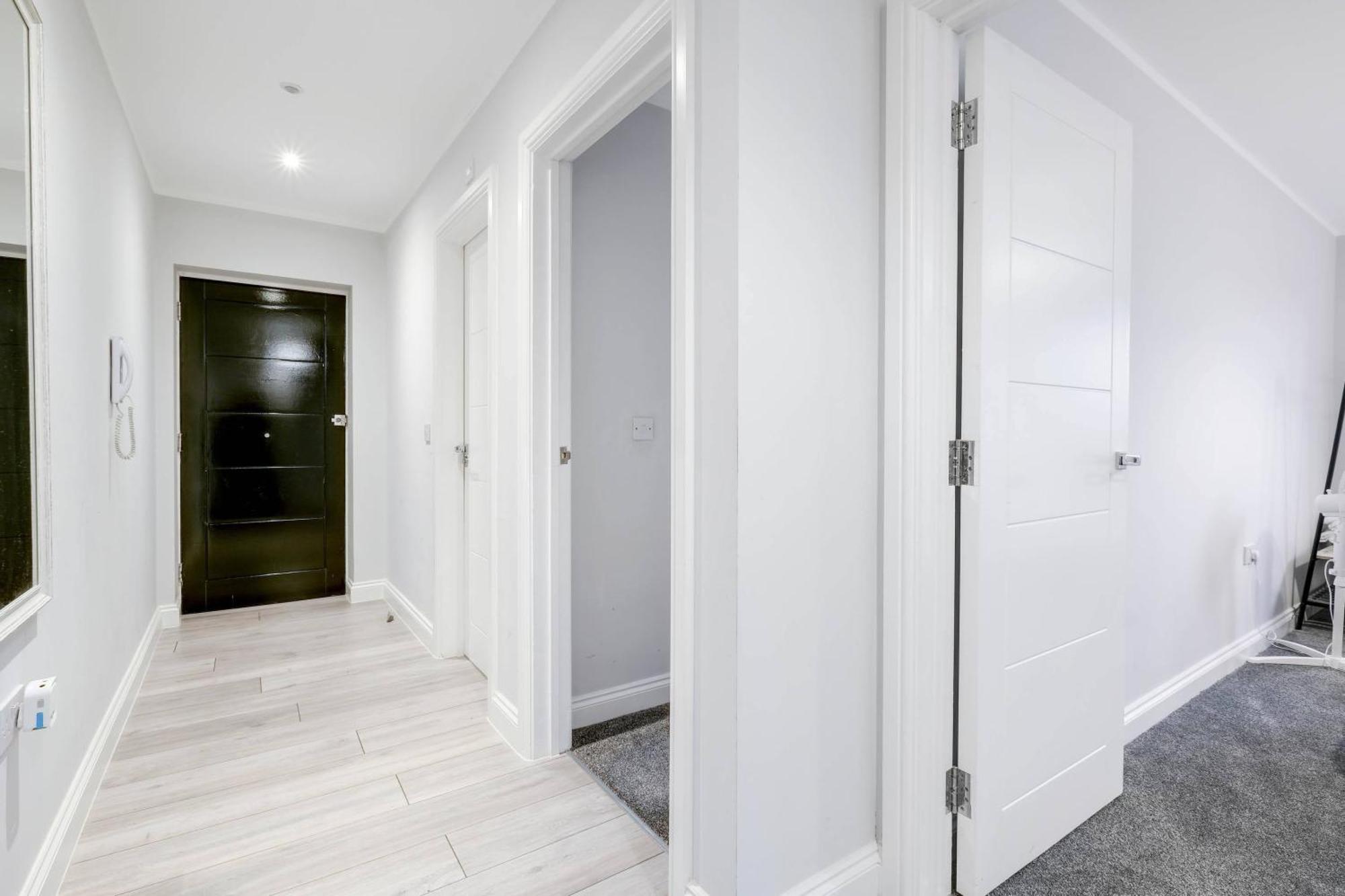 2 Bedroom Penthouse With Parking High Wycombe By 360Stays Bagian luar foto