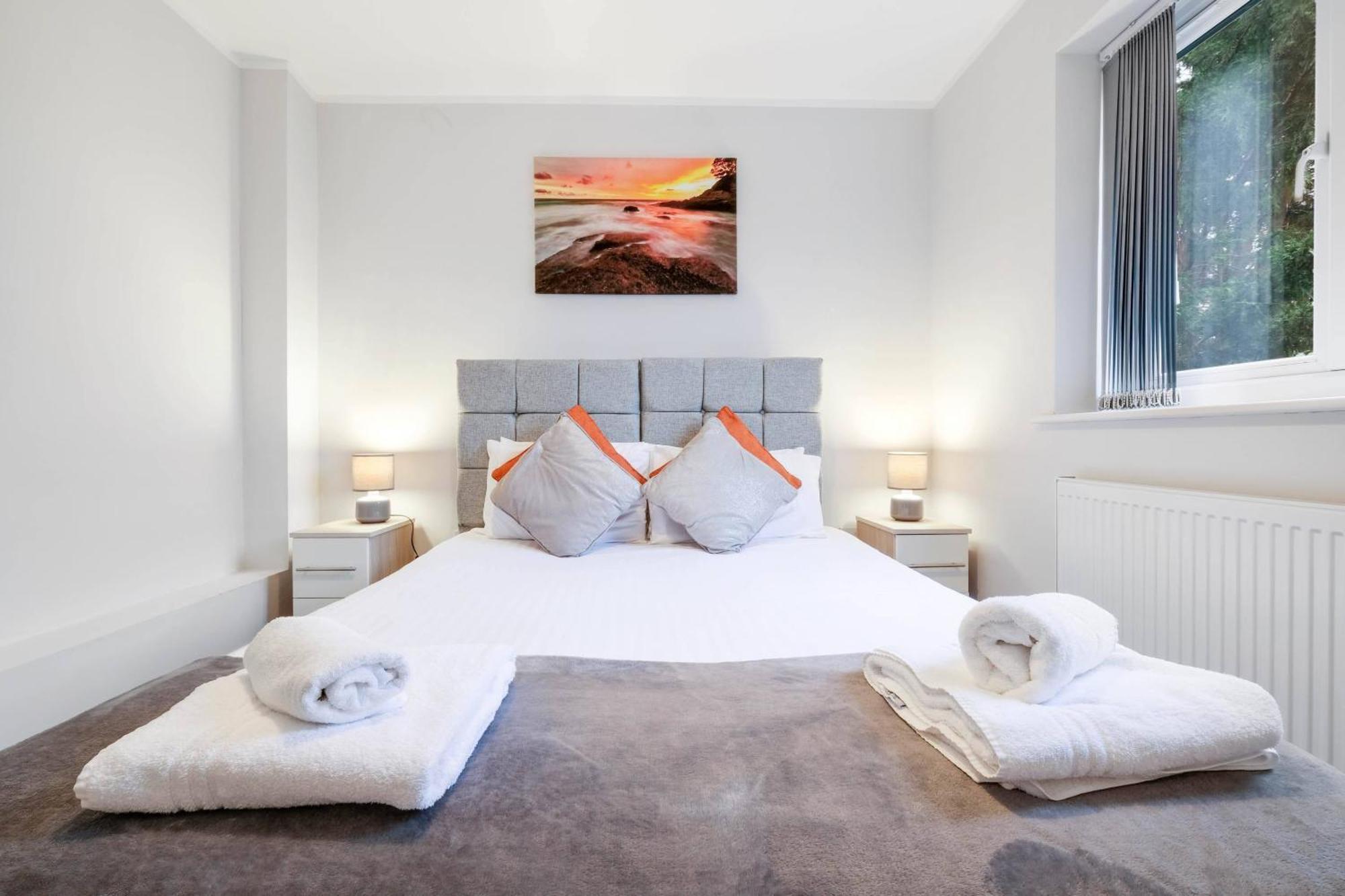 2 Bedroom Penthouse With Parking High Wycombe By 360Stays Bagian luar foto