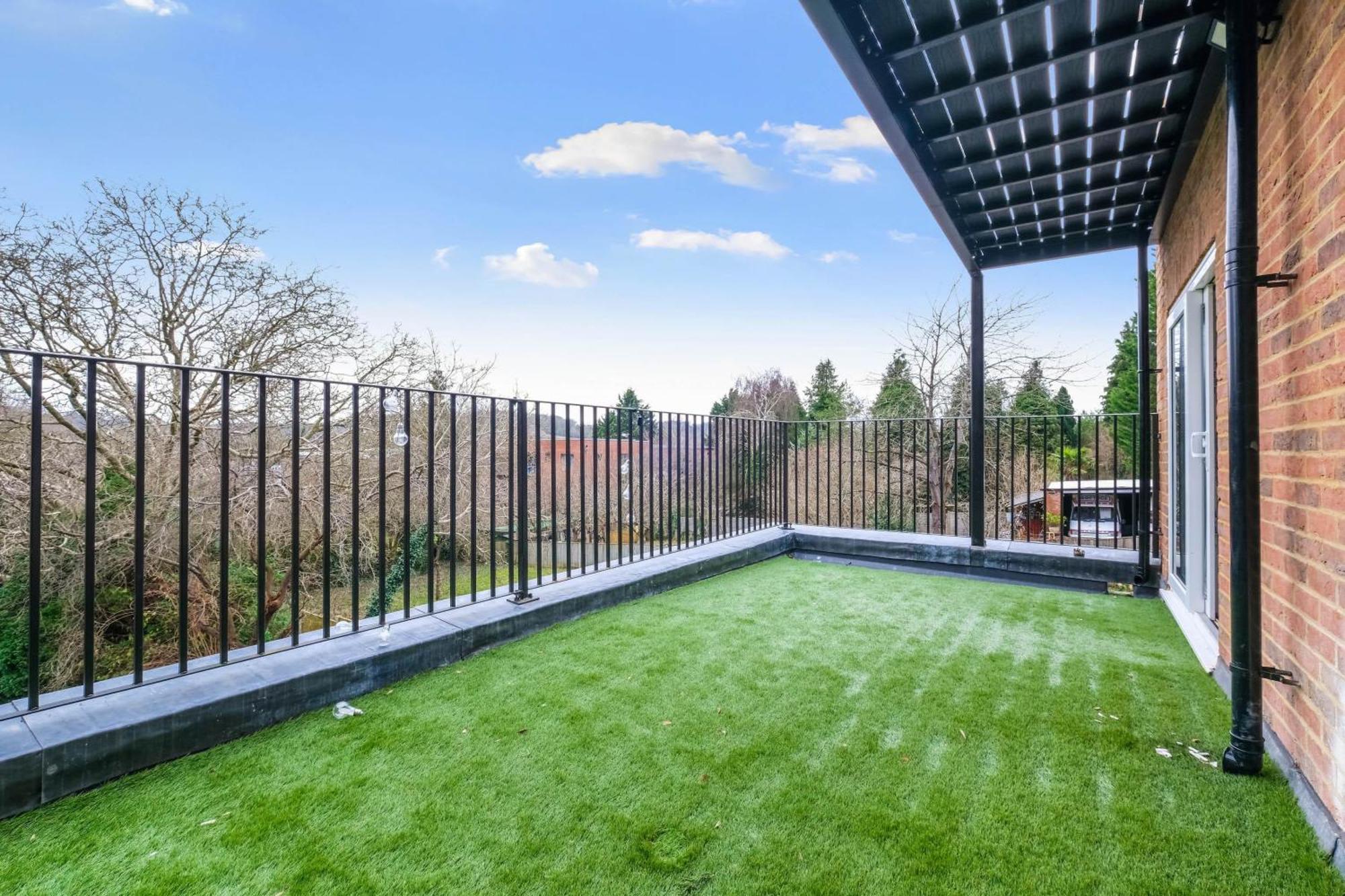 2 Bedroom Penthouse With Parking High Wycombe By 360Stays Bagian luar foto