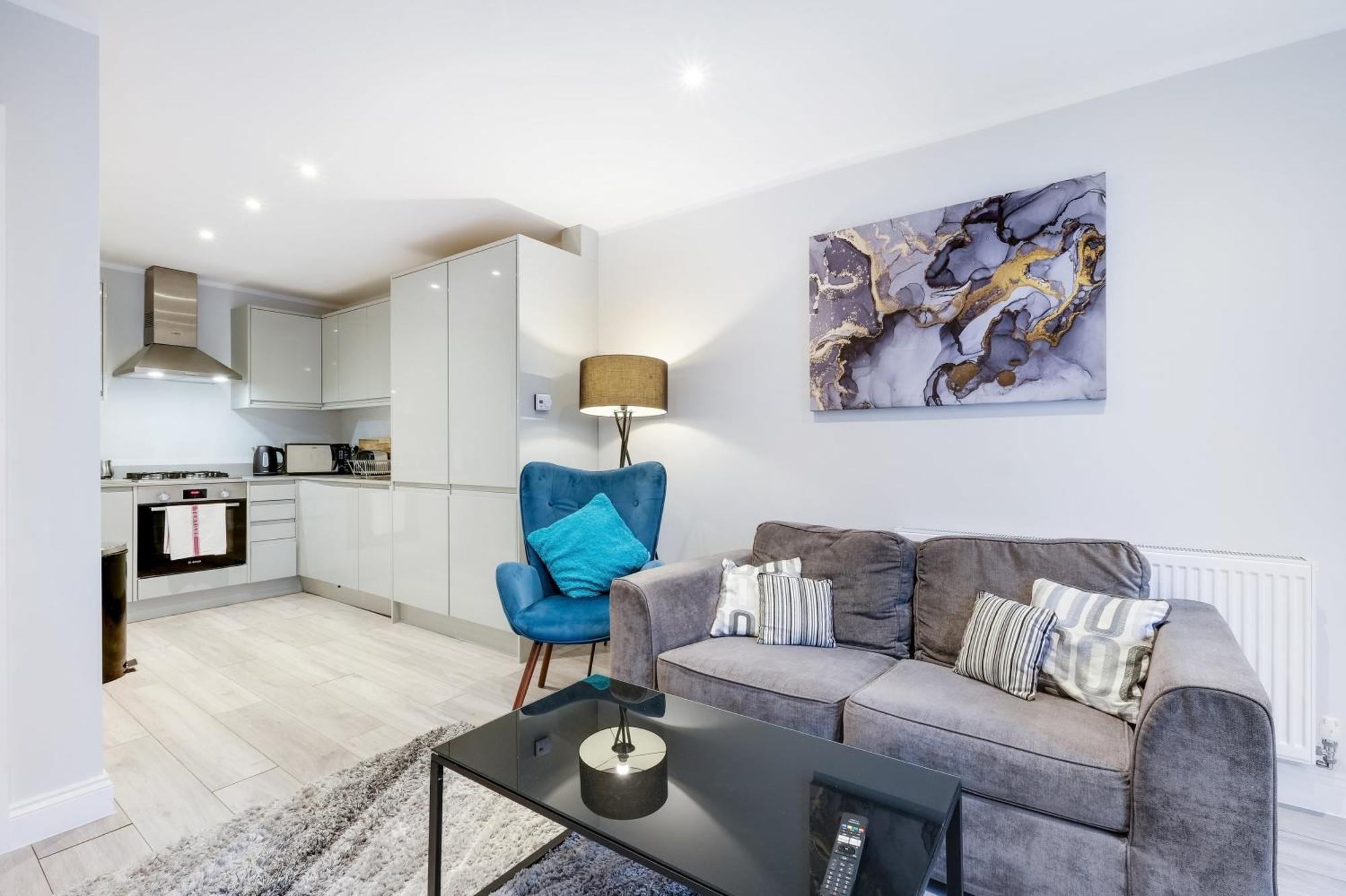 2 Bedroom Penthouse With Parking High Wycombe By 360Stays Bagian luar foto