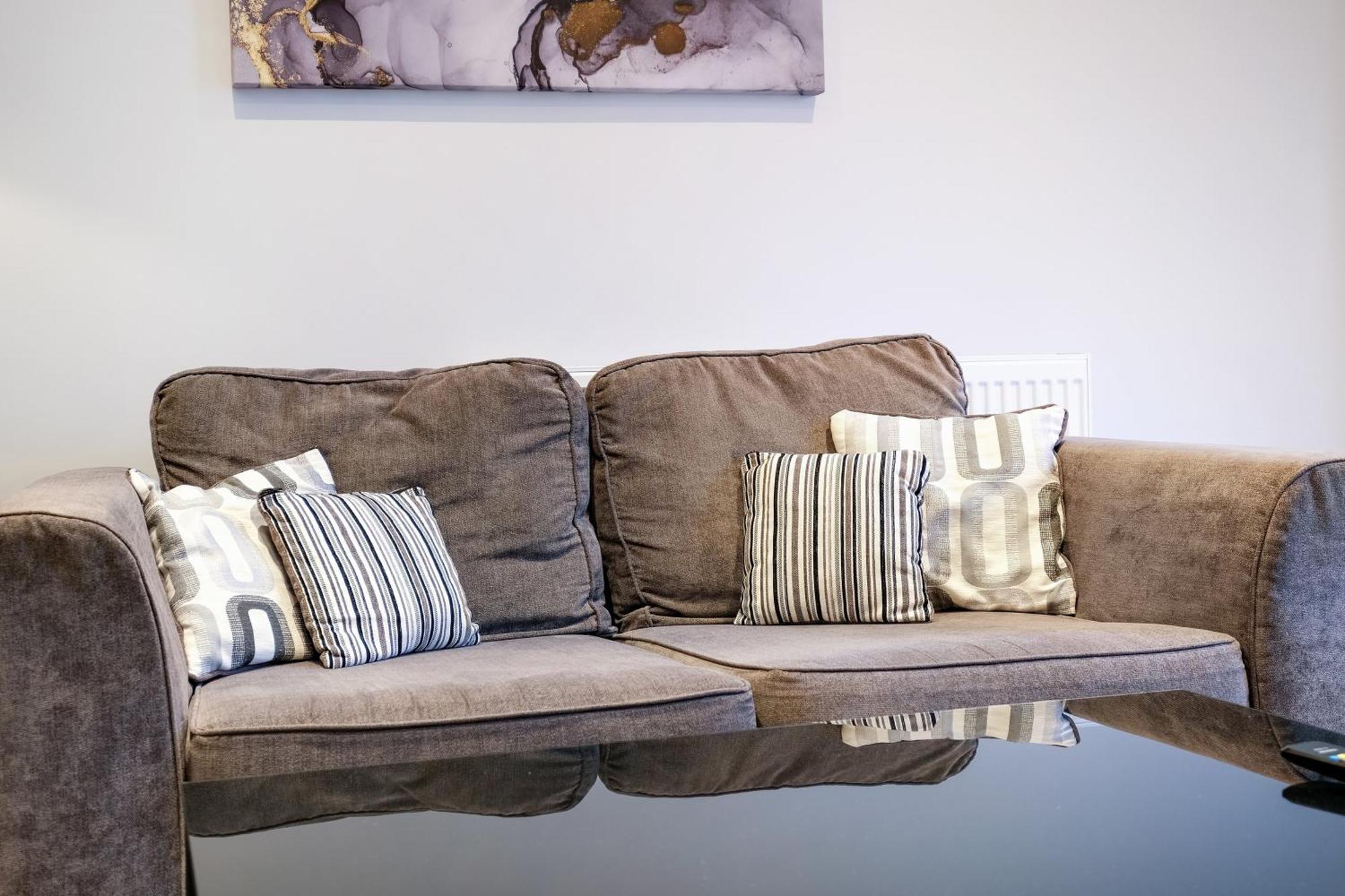 2 Bedroom Penthouse With Parking High Wycombe By 360Stays Bagian luar foto