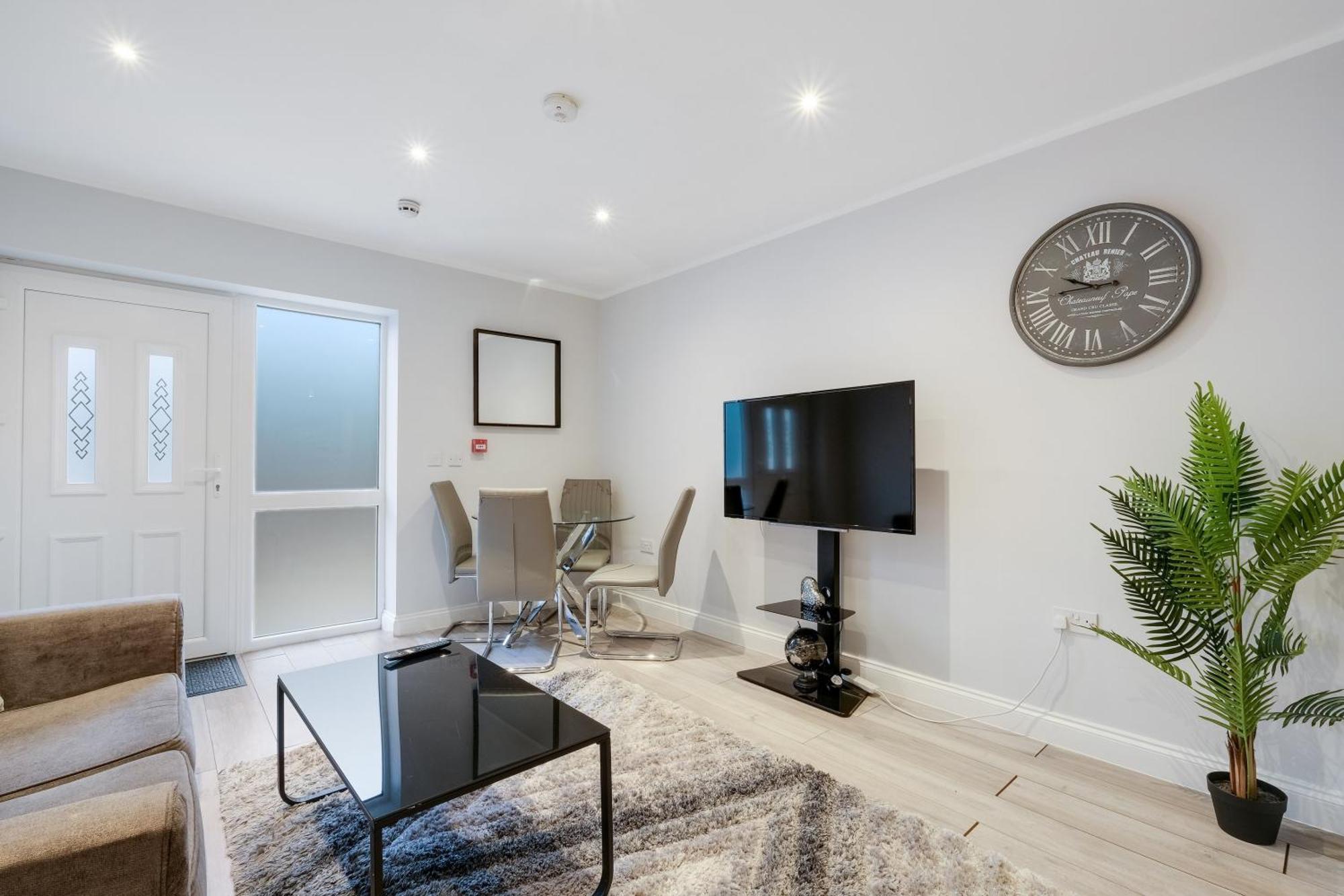 2 Bedroom Penthouse With Parking High Wycombe By 360Stays Bagian luar foto