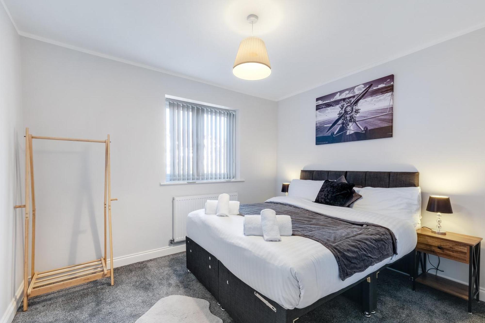 2 Bedroom Penthouse With Parking High Wycombe By 360Stays Bagian luar foto