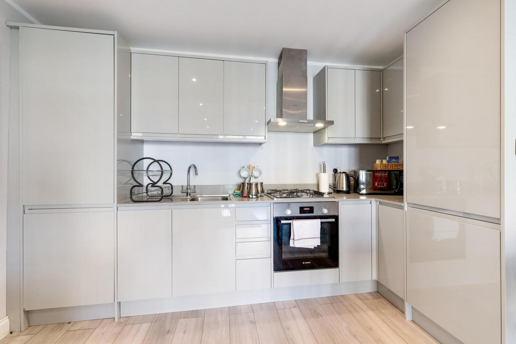 2 Bedroom Penthouse With Parking High Wycombe By 360Stays Bagian luar foto